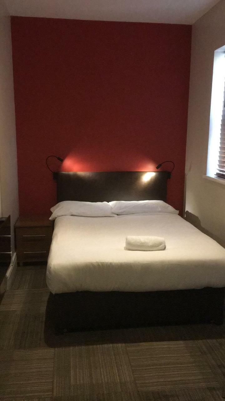 The Bull And Bush Hotel Kingston Kingston upon Thames  Esterno foto