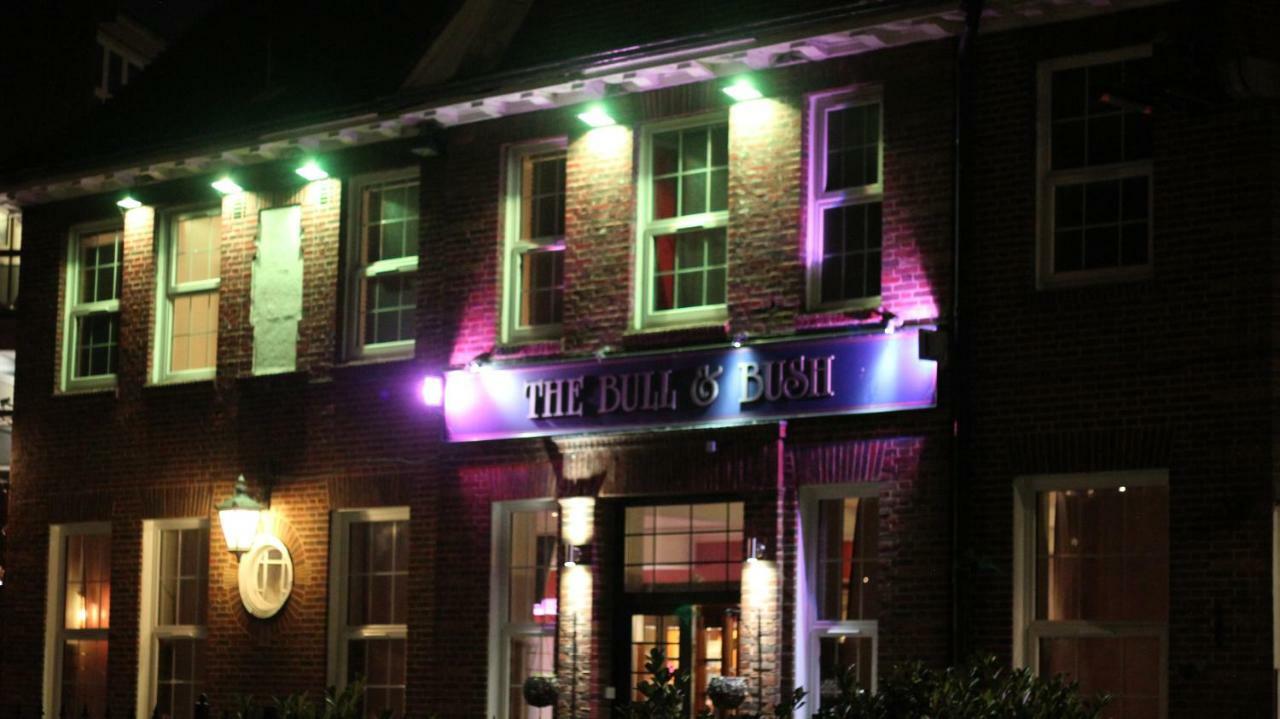 The Bull And Bush Hotel Kingston Kingston upon Thames  Esterno foto